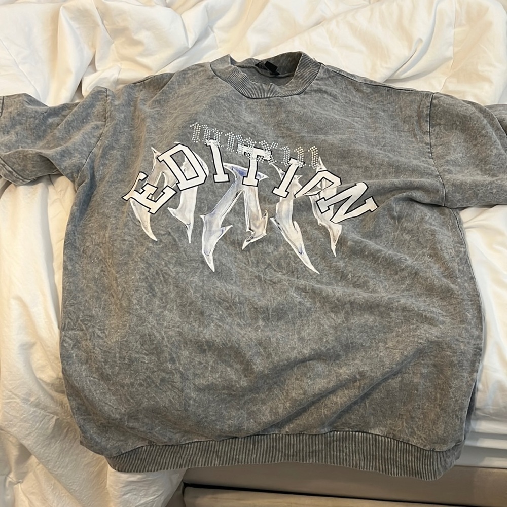 OVERSIZED ACID WASH GRAPHIC T-SHIRT